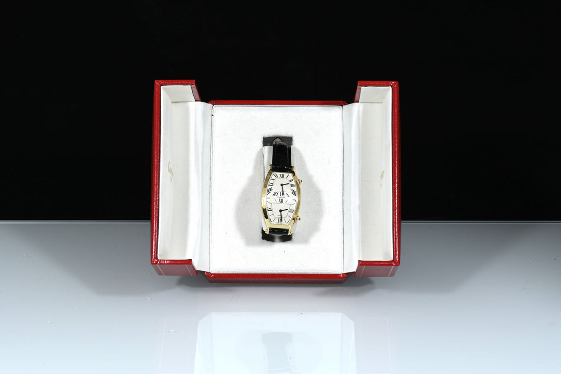 CARTIER | Dual Time tonneau Orologio al quarzo in oro giallo 18 Kt. Scatola Cartier, anni ‘90