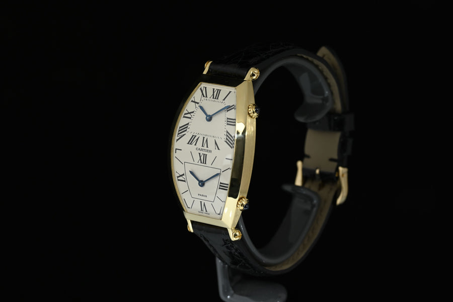 CARTIER | Dual Time tonneau Orologio al quarzo in oro giallo 18 Kt. Scatola Cartier, anni ‘90