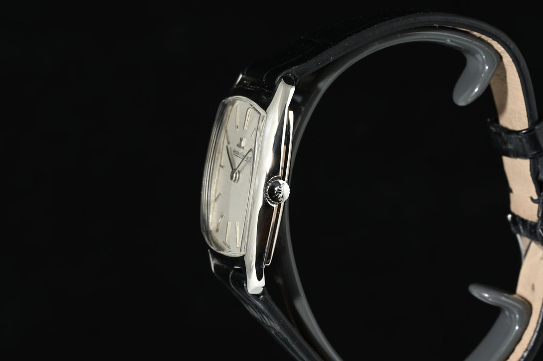 JAEGER-LECOULTRE | Orologio Tonneau in oro bianco 18 Kt. Anni ’70 Carica manuale