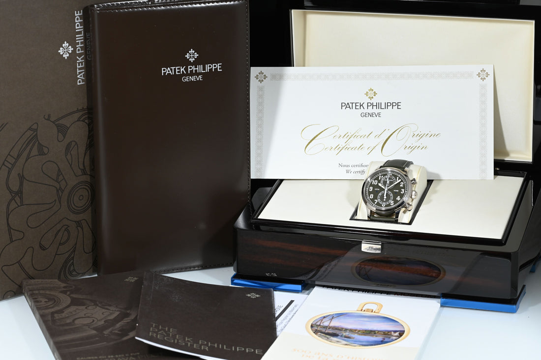 PATEK PHILIPPE | CALATRAVA PILOT TRAVEL TIME  FLYBACK Chronograph Khaki green dial Oro bianco Ref. 5924G Scatola e Garanzia Italia 2023