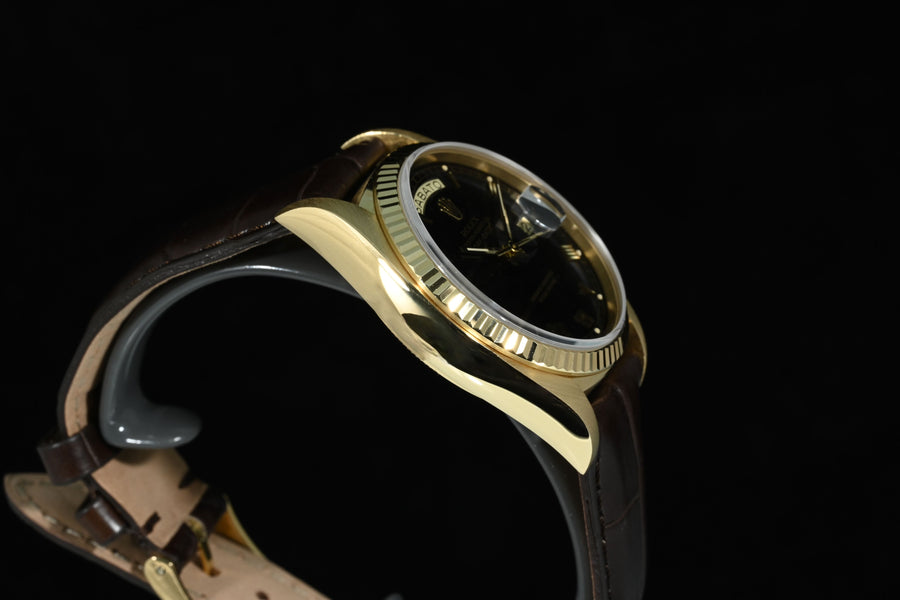 Rolex | Oyster Perpetual Day-Date Ref. 18038 Black dial Oro giallo 18 Kt. Scatola Rolex 1979