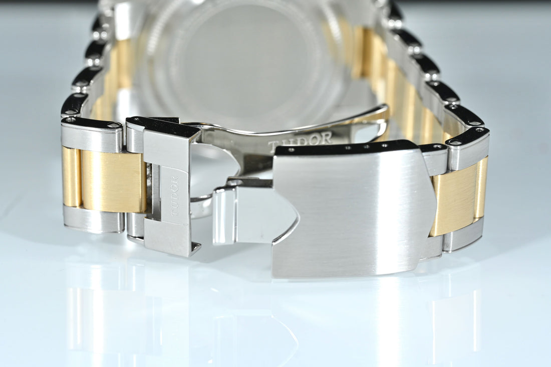 TUDOR | BLACK BAY CHRONO 41 mm Acciaio/Oro Ref. 79363N, Scatola e Garanzia Tudor, Novembre 2025