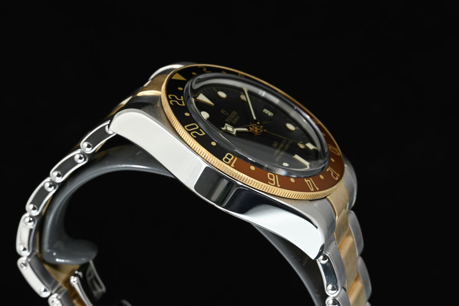 TUDOR | BLACK BAY GMT Ref. M79833MN Scatola e Garanzia Tudor 2022 | Acciaio/Oro, 41 mm.