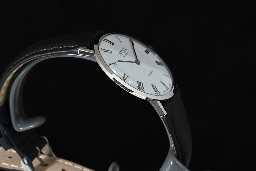 Venus | Orologio vintage a carica manuale in oro bianco. Scatola e Garanzia anno 1977